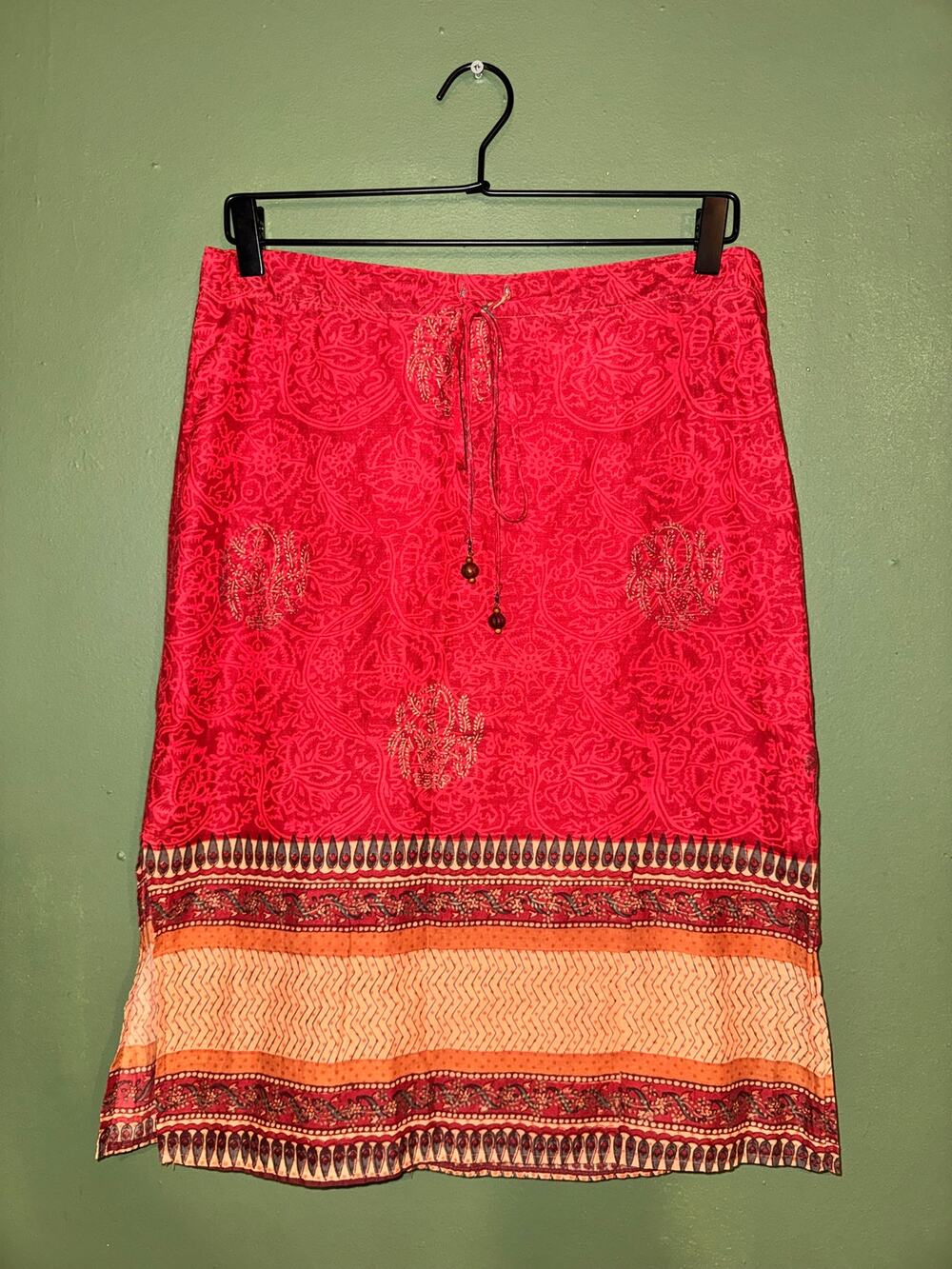 Vintage XOXO Size 9 Red Paisley Boho Beaded
Drawstring Border Midi Skirt
